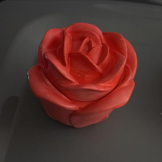 Scented rose candle
