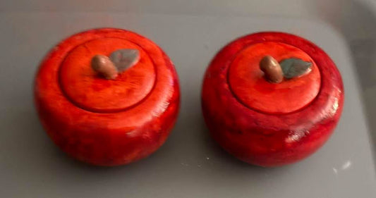 Scented apple candle