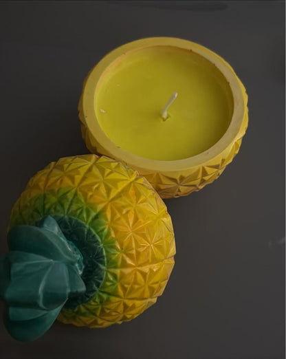Scented pineapple candle